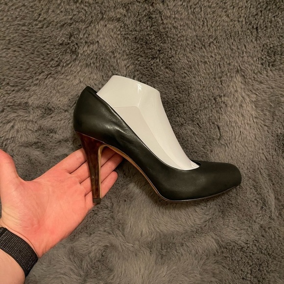 Saks Fifth Avenue Shoes - ‼️ NWT SAKS FIFTH AVENUE HIGH HEEL‼️